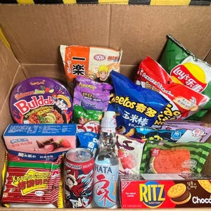 4LB Asian Snack Box With Drinks, Ramen, Candy, Cookies And More