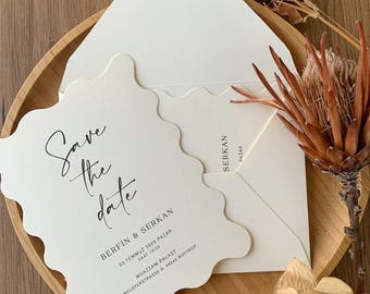 Personalisierte Hochzeitseinladung: Geprägtes cremefarbenes Papier