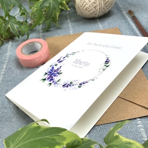 Personalisierte Karte zur Taufe | Klappkarte A6 | Blumenkranzmotiv Aquarell Lavendel | personalisierbar mit Namen und Datum | inkl. Umschlag