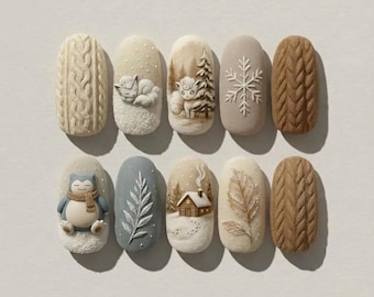 Unghie invernali accoglienti e innevate, unghie finte natalizie in stile anime, regali per gamer, unghie carine, nail art 3D, unghie finte