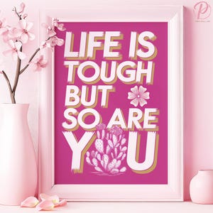 Life is Tough But So Are You Art Poster oder Leinwand Wandkunst für Modernes Wohnzimmer Wunderliche Typografie Blumen Kaktus Rosa Kunst Schlafzimmer Dekor