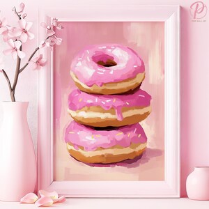 Könnte beinhalten: Ein Stapel von drei rosafarbenen glasierten Donuts mit Streuseln auf rosa Hintergrund.
