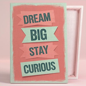 Póster o lienzo artístico "Sueña en grande, quédate curioso", arte de pared moderno, oficina, impresión tipográfica contemporánea, arte de pared rosa, decoración minimalista para sala de estar