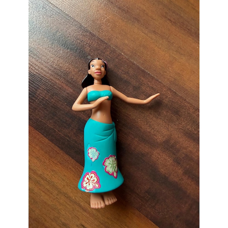 Disney Lilo & Stitch Nani Pelekai Hula Dancing Figura Juguete rodante floral verde azulado imagen 1