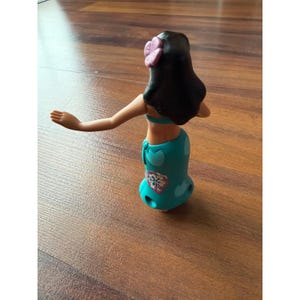 Disney Lilo & Stitch Nani Pelekai Hula Dancing Figura Juguete rodante floral verde azulado imagen 3