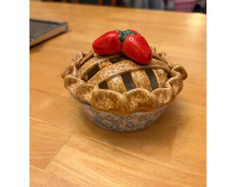 Vintage 1995 Signed SH Ceramic Strawberry Lattice Pie Potpourri Jar Trinket Dish