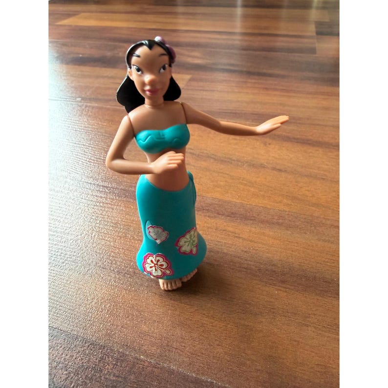 Disney Lilo & Stitch Nani Pelekai Hula Dancing Figura Juguete rodante floral verde azulado imagen 2