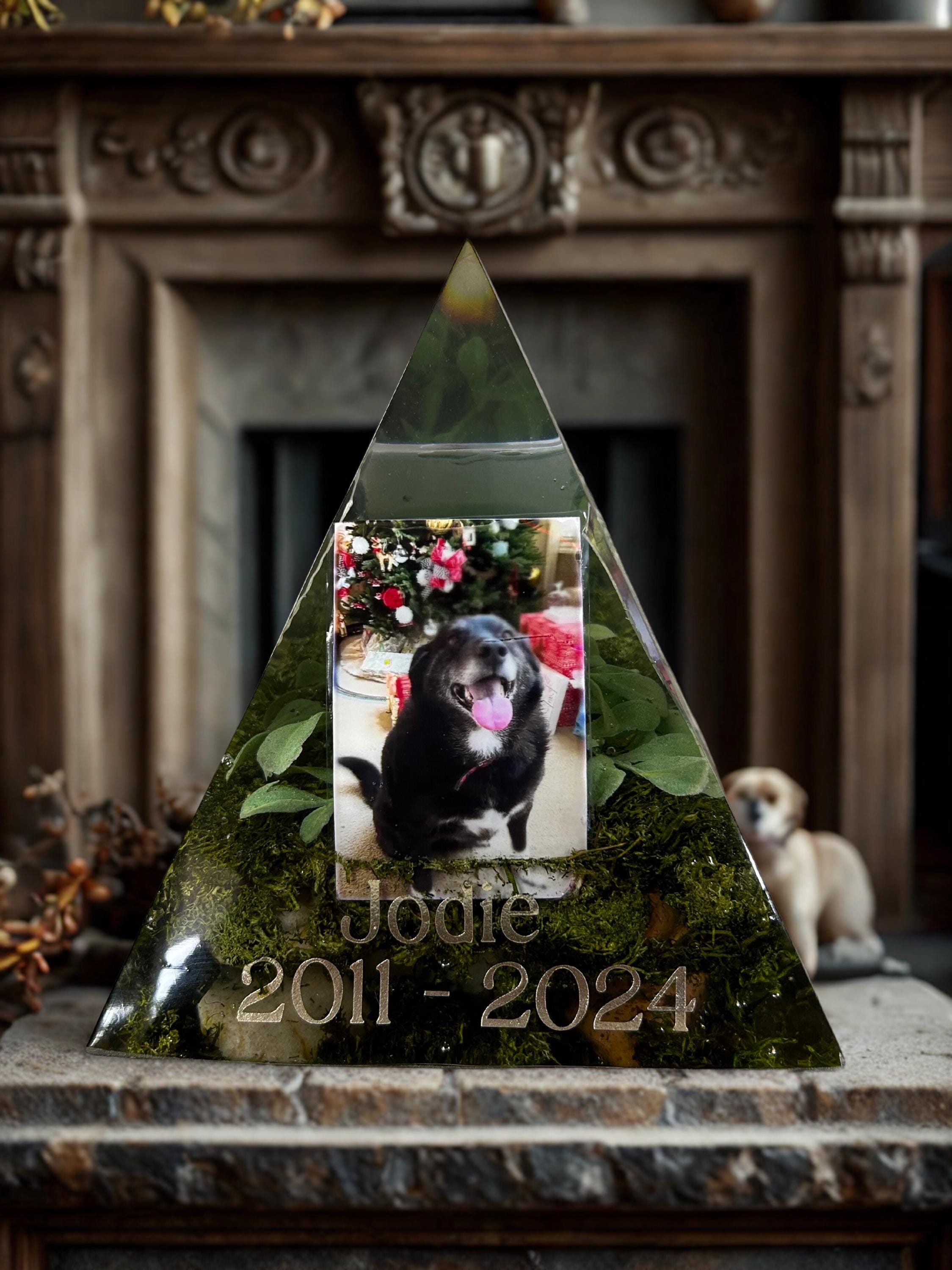 Custom Pet Memorial Resin Pyramid: Personalized Photo Keepsake