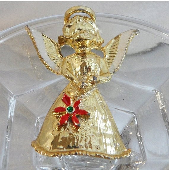 Christmas Brooch. Christmas Pin. Angel Brooch. Cherub Pin. Christmas Angel Pin. Poinsettia Brooch. waalaa.