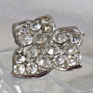 Leaf Brooch. Silver Leaf Pin. Vintage Brooch. Rhinestone Brooch. Brooches for Women. Jewelry for Brides. Jewelry for Women. waalaa.