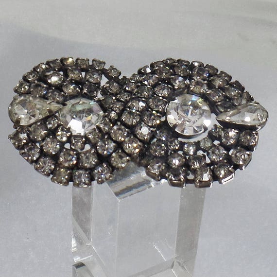 Kramer Art Deco Rhinestone Brooch.  Clear and Gra… - image 4