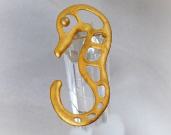 Seahorse Brooch. Vintage Brooch. Gold Seahorse Brooch. Seahorse Pin. Beach Jewelry, Jewelry for Women. Large Seahorse Pin. waalaa
