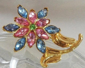 Flower Brooch. Rhinestone Brooch. Vintage Brooch. Jewelry for Brides. Jewelry for Women.  waalaa.