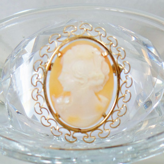 Krementz Cameo Brooch. Gold Natural Shell Carved … - image 5