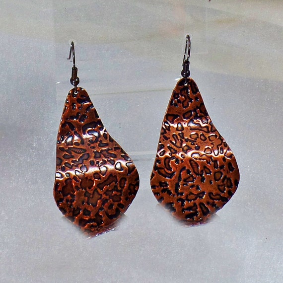 Vintage Earrings. Copper Earrings. Hammered Copper Earrings.  Copper Pierced Earrings. waalaa.