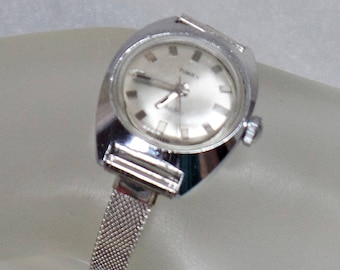 Ladies Watch. Timex Electric Ladies' Watch. Women's Silver Timex Electric Watch. waalaa.