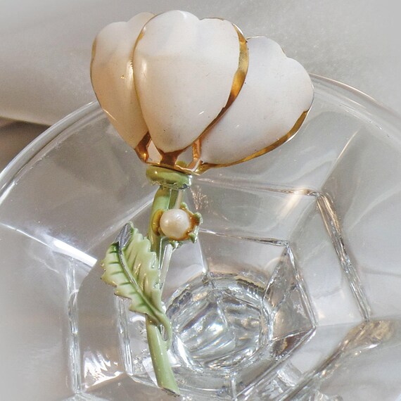 Flower Brooch. White and Gold Plated Flower Brooc… - image 4