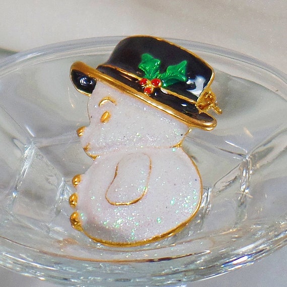 Christmas Brooch. Christmas Pin. Chubby Snowman Brooch. White Glitter Snowman Pin. Christmas Pin. Snowman in Top Hat Brooch. waalaa.