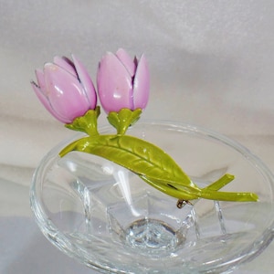 Flower Brooch. Pink Lilac Tulip Flower Brooch.  Pink Purple Lilac Tulip Blossom Pin. waalaa.