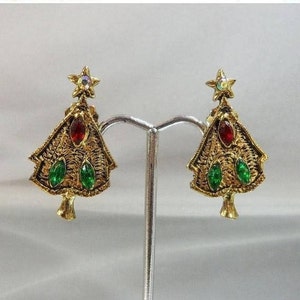 Vintage Earrings. Christmas Earrings. Christmas Trees. Red Green Rhinestones. Holiday Earrings. waalaa.
