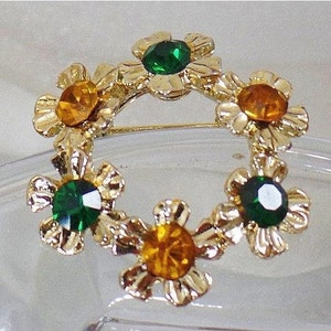 Flower Brooch. Gold Green Circle Flower Brooch. Green and Gold Rhinestone Flower Pin. waalaa.