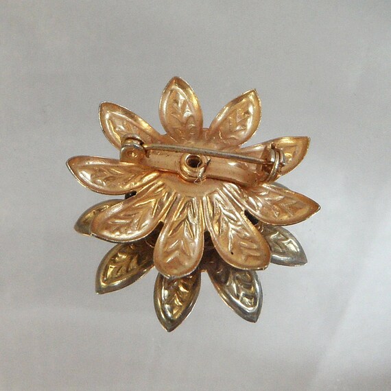 Broche Fleur En Métal Et Cristal Grenat Rouge - Occasion Parfaite - Sans Marque