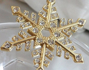 Christmas Brooch. Christmas Pin. Rhinestone Snowflake Brooch Pendant. Clear Rhinestones Gold Tone Snowflake Pin. waalaa.