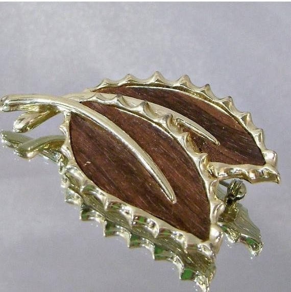 Sarah Coventry. Leaf Brooch. Sarah Coventry Woode… - image 1