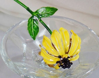 Flower Brooch. Yellow Flower Brooch.  Yellow Black 3-D Mum Flower Pin.  Flower Power Brooch. waalaa.