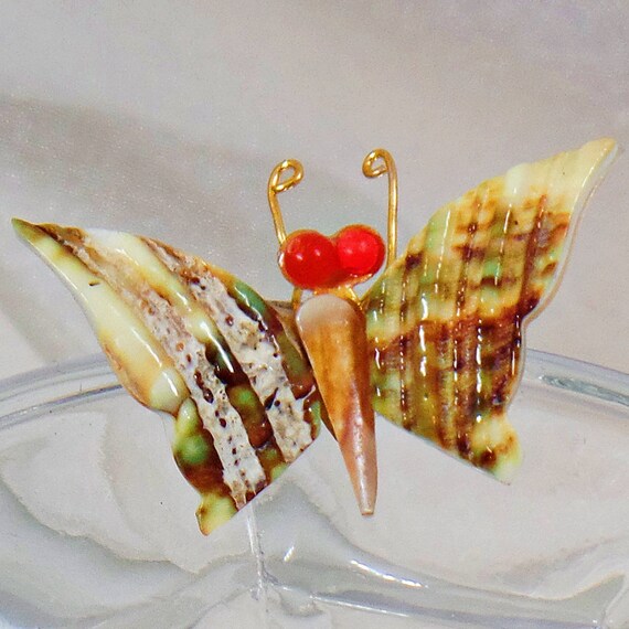 蝶のブローチ。シェルの蝶のブローチ。ビンテージ ブローチ。蝶のピン