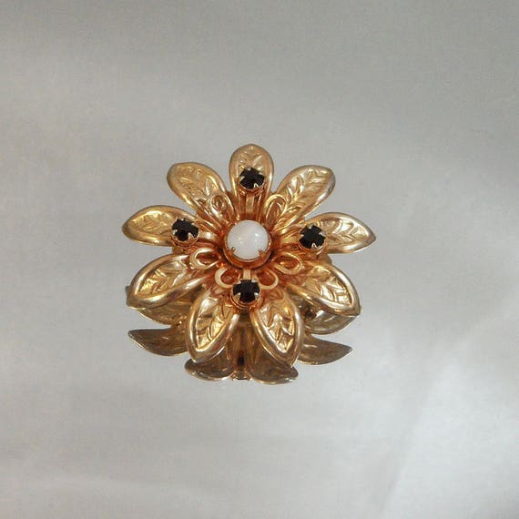 Flower Brooch. Moonstone and Garnet Red Rhineston… - image 3