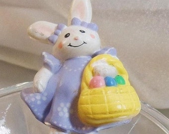 Bunny Brooch. Easter Bunny with Basket Pin. Unlimited Easter Spring Brooch. waalaa.