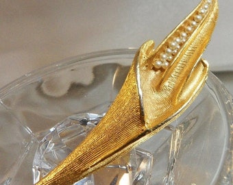 Pearl Brooch. Cornstalk. Seed Pearls. Textured Gold Tone Corn Pin. Long. waalaa.