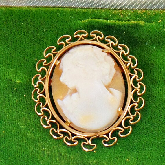 Krementz Cameo Brooch. Gold Natural Shell Carved … - image 7