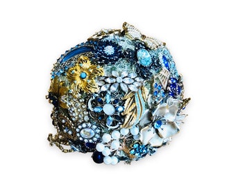 Mini BROOCH BOUQUET | Bridesmaid Bouquet | Wedding Brooch Bouquet | Vintage style heirloom bouquet | pearls jewel bouquet