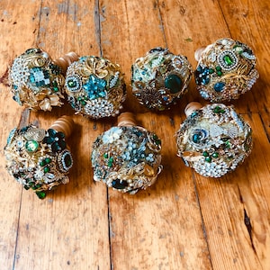Mini sized 4 inch Bridesmaid Bridal BROOCH BOUQUET, Wedding Brooch Bouquet, Vintage style heirloom with pearls, jewels
