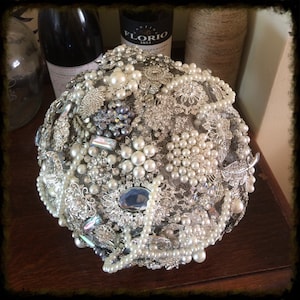 Brooch bouquet in Silver diamante rhinestone crystals and pearls
