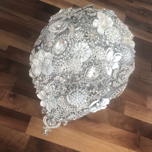 Large Teardrop jewel heirloom diamante pearl brooch bouquet