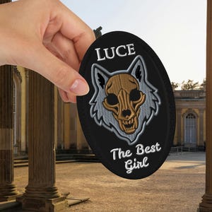 Parche bordado Coronas de Nyaxia Luce, Dueto de los Nacidos de las Sombras, con licencia oficial