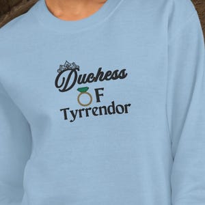 Geborduurde trui vierde vleugel, hertogin van Tyrrendor, trui Violet Sorrengail, xaden-shirt, leesgrage kleding