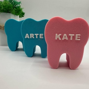 Gepersonaliseerde tandvormige doos voor kinderen – aangepaste naam tandenfeecadeau – 3D-geprinte tandherinneringshouder voor jongens en meisjes
