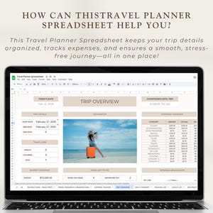 K&ouml;nnte beinhalten: Ein Laptop-Computer, auf dem eine Google Sheets-Tabelle mit einer Vorlage f&uuml;r einen Reiseplaner angezeigt wird. Die Tabelle enth&auml;lt Abschnitte f&uuml;r Reisedetails, Reise&uuml;bersicht, Countdown bis zur Reise, Ausgaben&uuml;bersicht und Ausgabenaufteilung. Die Tabelle ist mit "Travel Planner Spreadsheet" betitelt.