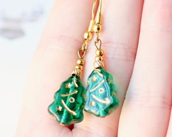 Christmas Tree Earrings, Green Christmas Earrings, Green Christmas Trees, Green Beaded Earrings, Green Glass Earrings, Green Tree Earrings