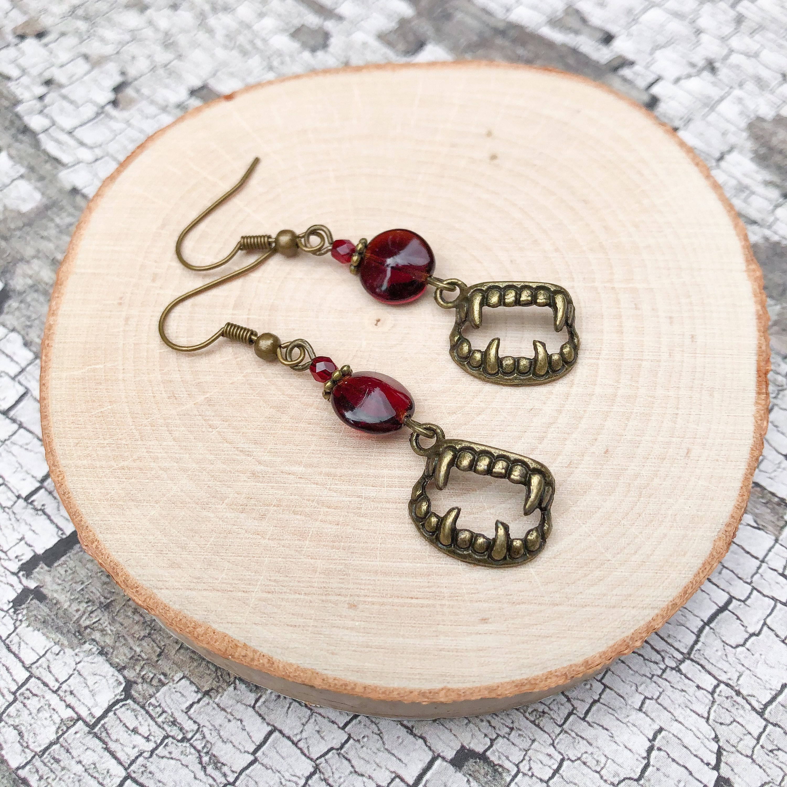 1 Coppia Di Orecchini Con Cuore Sanguinante Vintage Con