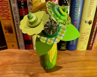 Button Flowers~ Corn Salt Shaker ~ Button Art ~ Retro Art ~ Gift for Crafter ~ Gift for Seamstress ~ Kitchen Decor ~ Boho Art