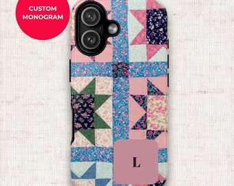 Étui de téléphone matelassé pour iPhone, Samsung et Google Pixel, étui personnalisé à motifs de patchwork, cadeau monogrammé personnalisé pour les passionnées de patchwork.
