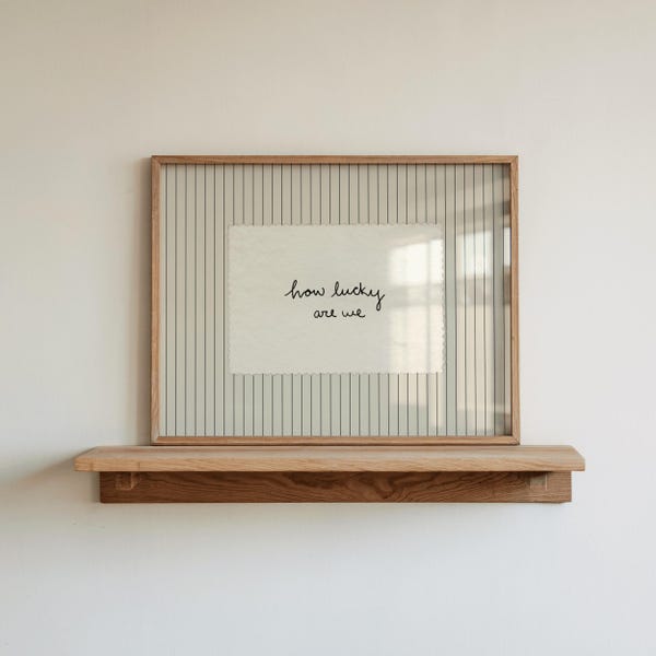 IMPRESSÃO FÍSICA Impressão "Que Sorte a Nossa!", Arte de Parede Escrita à Mão, Decoração Minimalista com Tipografia, Pôster para Quarto com Tema Faroeste, Caligrafia Cursiva (sem moldura)