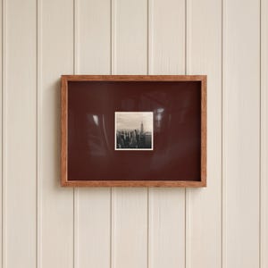 Vinröd NYC-tryck, minimalistisk tavelvägg, vintageinspirerad väggkonst, (oramad)
