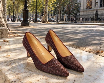 Vintage Bottega Veneta zijden intrecciato schoenen | Bordeauxrode pumps met spitse neus | Gemaakt in Italië | Maat 37.5