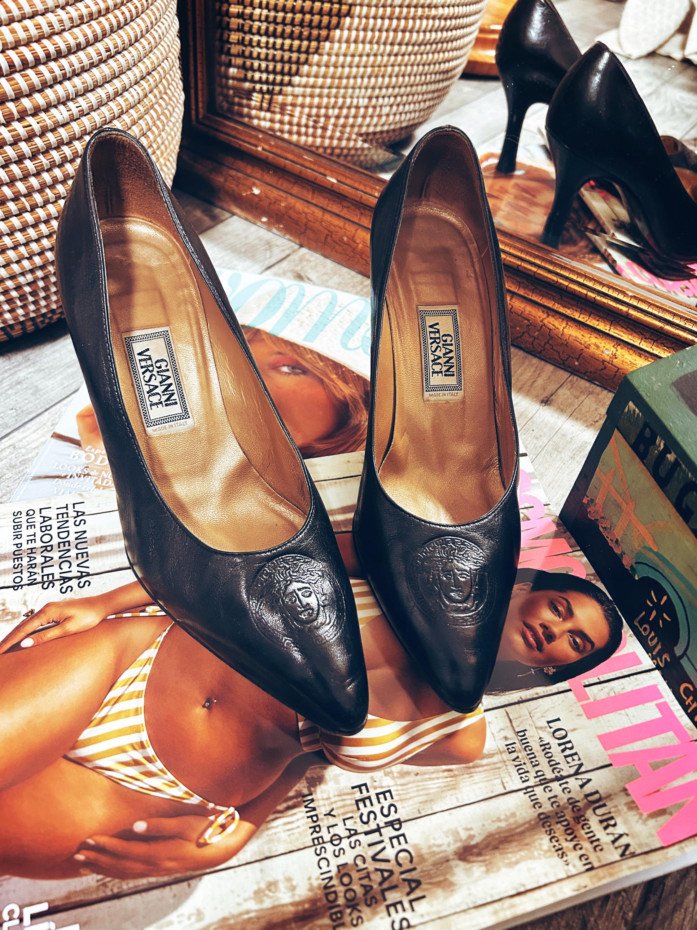 Gianni Versace Medusa Black Leather Heels – 90s Vintage Pumps 